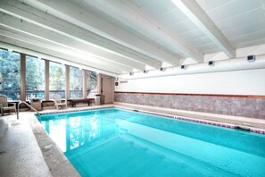 Piscina interna, piscina aquecida