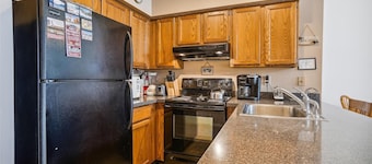 Rymlig och glad Pico slopeside Condo - promenad för att lyfta och Äka skidor tillbaka!