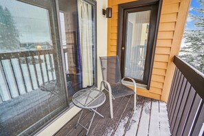 Property grounds - Charming 2-Bedroom Slopeside Condo at Pico Mountain E304 (Killington)