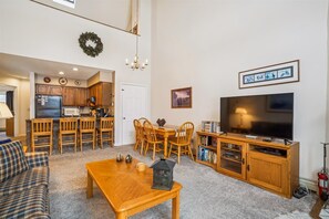 TV, fireplace - Charming 2-Bedroom Slopeside Condo at Pico Mountain E304 (Killington)