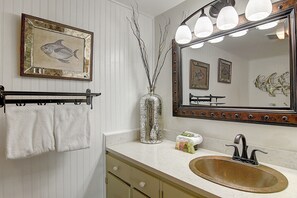 Een douche, een haardroger, handdoeken