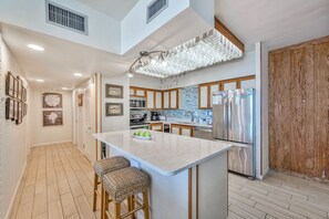 Fridge, microwave, oven, stovetop - The best of the best at Channelview! This 2-bed, 2-bath condo offers elevator ac (Port Aransas)