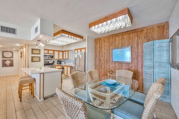 Dining - The best of the best at Channelview! This 2-bed, 2-bath condo offers elevator ac (Port Aransas)