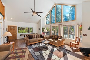 Flat-screen TV, fireplace, Netflix, streaming services