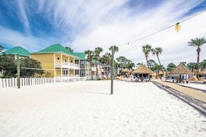 Property grounds - Purple Parrot 2nd Floor Condo With Pool (Pensacola)