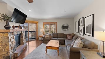 TV, peis og DVD-spiller