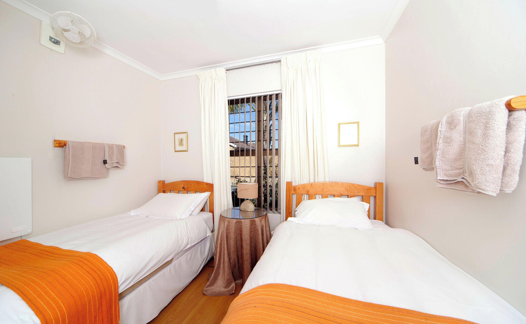 3 habitaciones, tabla de planchar con plancha y wifi gratis 