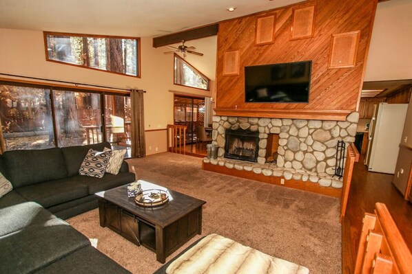 Smart TV, fireplace, table tennis