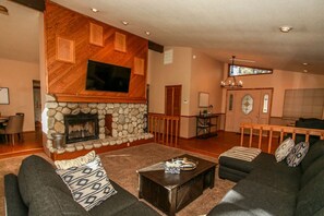 Smart TV, chimenea y tenis de mesa 