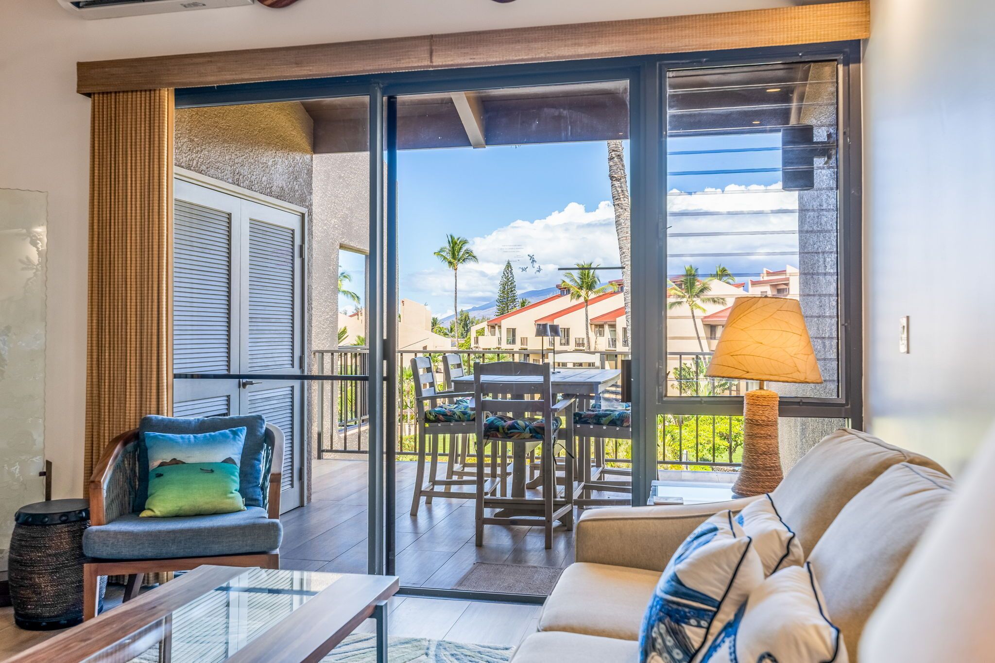 テレビ、テーブルサッカー台、卓球台