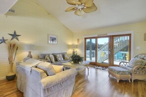 TV, DVD player, stereo - New Reservations for Oct/Nov Enjoy dinner on us with $100 gift certificate delivered to your home... (Corolla)