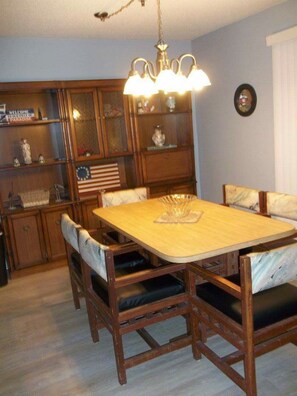 Dining - Beautiful, Family Friendly Condo with Indoor Pool/Sauna! Short/Long Term Rental! (Myrtle Beach)