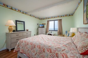 2 bedrooms, iron/ironing board, internet