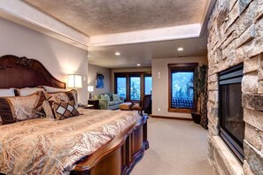 5 bedrooms, iron/ironing board, WiFi, bed sheets
