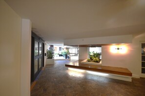 Interior - Kuhio Village 810A KING Studio, Waikiki Ocean View! (Honolulu)