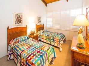 2 bedrooms, iron/ironing board, internet