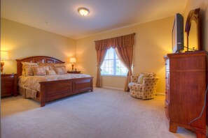 3 bedrooms, desk, iron/ironing board, travel cot