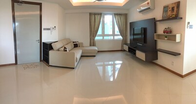 Cozy living Free WIFI 30 Mbps Unifi Airport & City