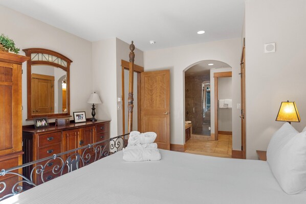 3 bedrooms, iron/ironing board, internet, bed sheets