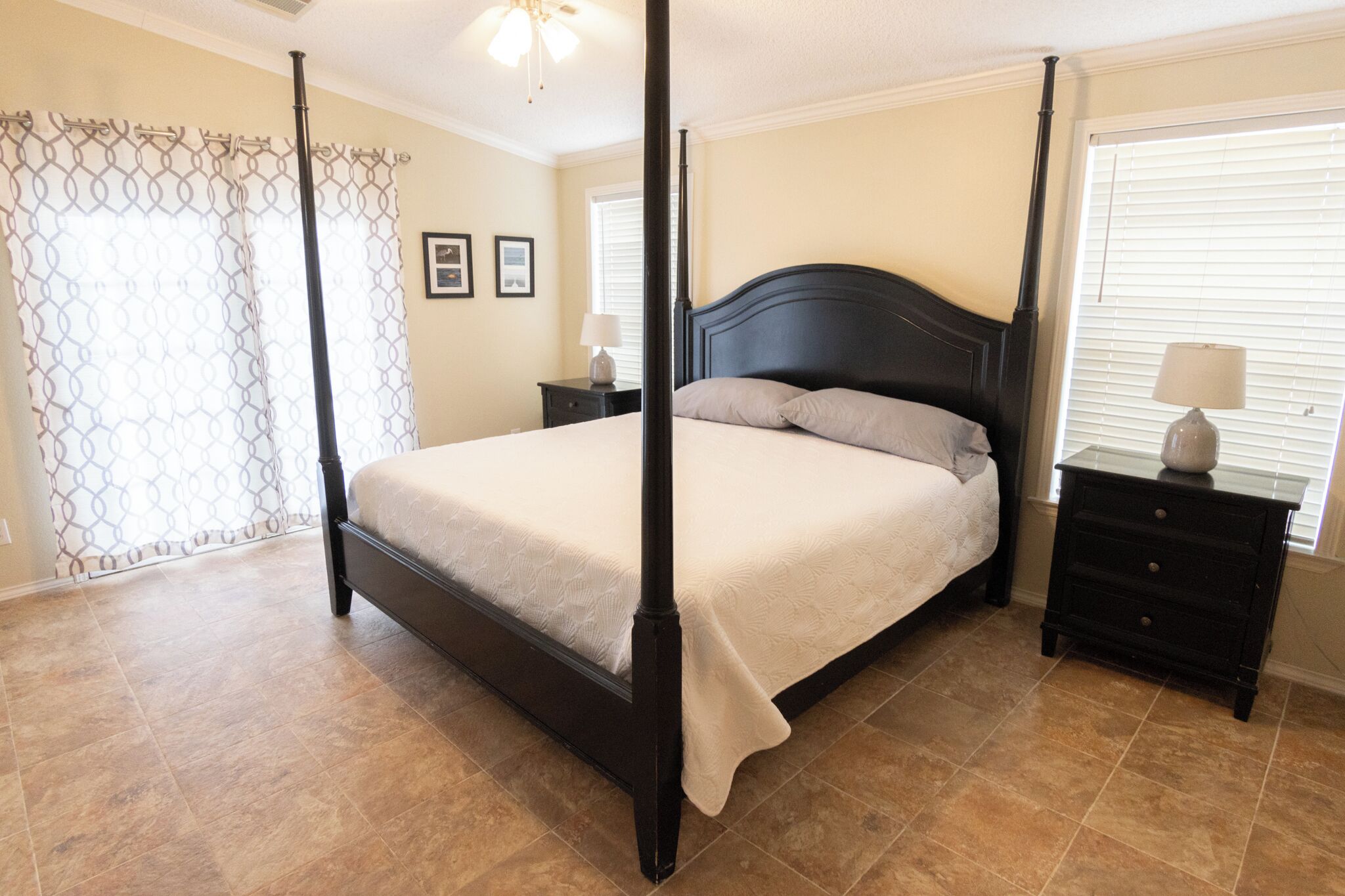 4 chambres, fer et planche à repasser, Wi-Fi, draps fournis