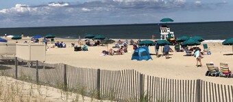 Sea Colony, Walk to Beach & Tennis--Beautiful, Sparkling Clean Getaway!