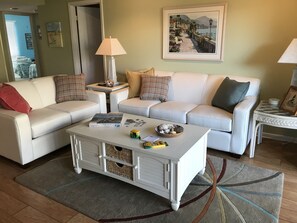 Smart TV, reproductor de DVD, libros y estéreo 