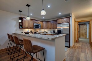 Kühlschrank, Ofen, Herdplatte, Geschirrspüler