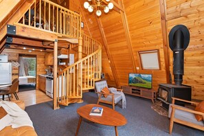 Televisión y chimenea 