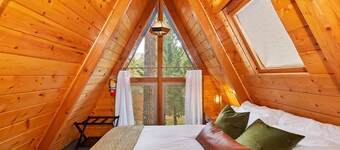 The Big Bear A-Frame by Destination Big Bear : HOT TUB! Mtn Views! BBQ! WIFI! Cable TV! Budget Friendly! Close to Bear Mountain!