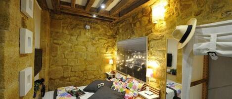 1 多间卧室、客房内保险箱、熨斗/熨衣板、免费 WiFi