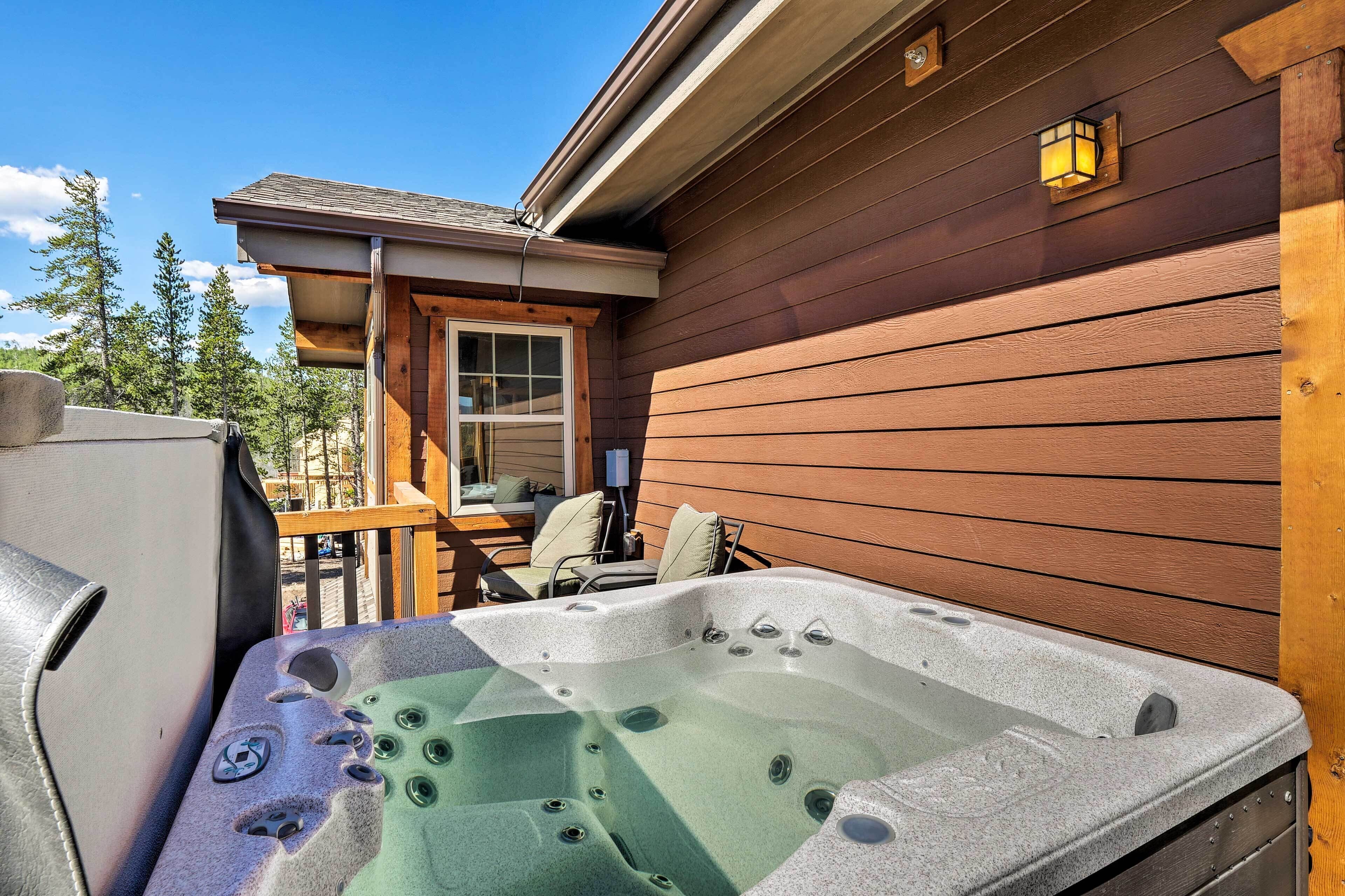 Winter Park Condo w/ Hot Tub & Mountain Views!