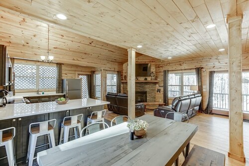 Remodeled Spacious Cabin Near Helen, Georgia