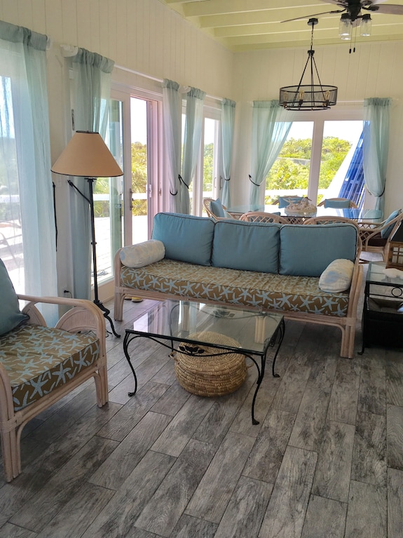 Escape From The Daily Stresses Of Life To This Tranquil Beach Cottage. - Exuma