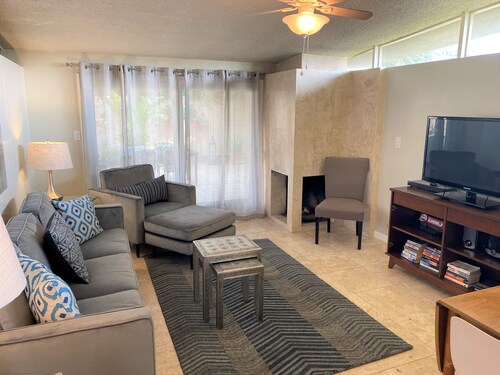 Lovely 2-bedroom mountain getaway – Only minutes to Old Town Pasadena.