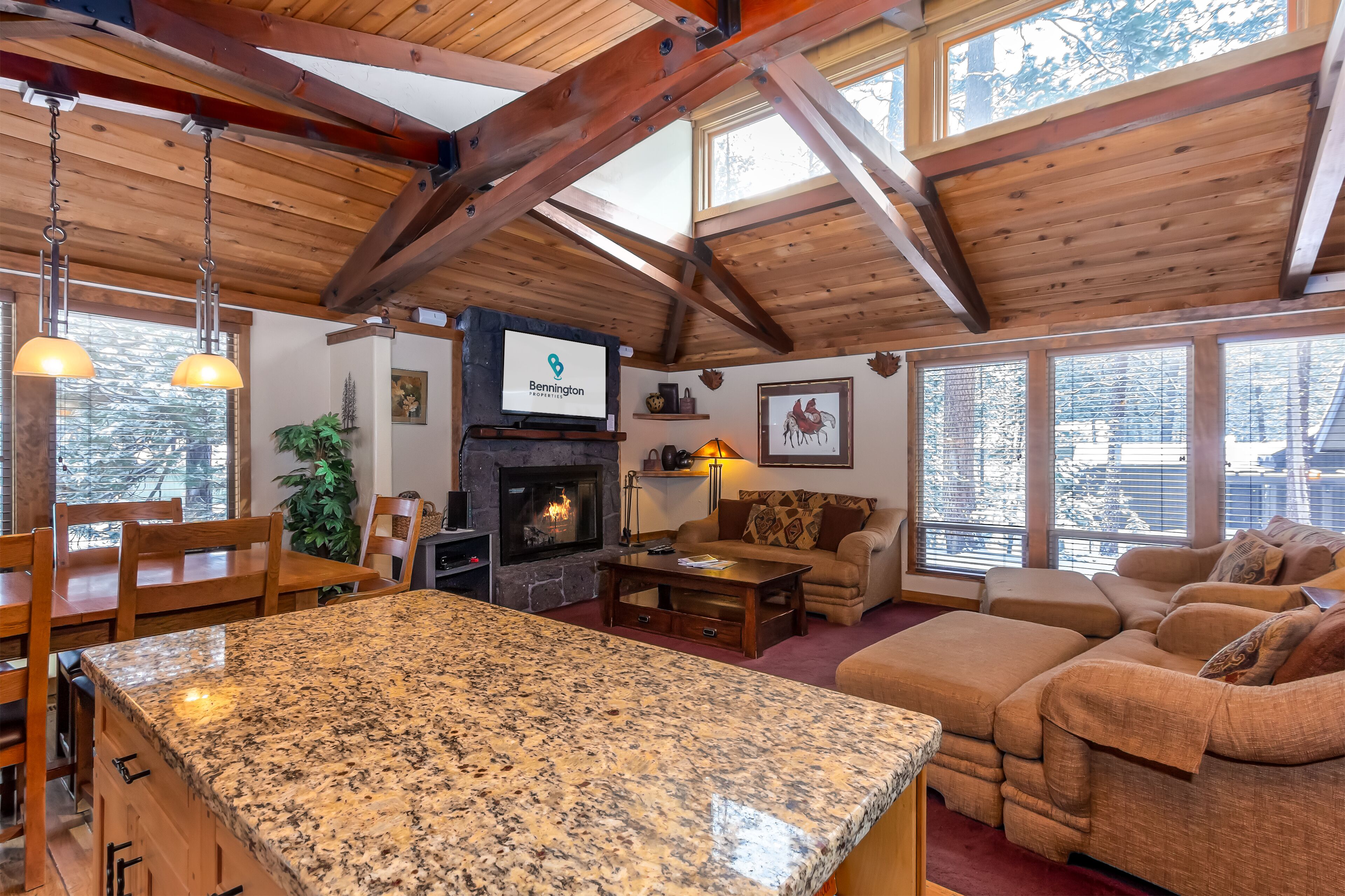 Mountain Retreat w/2 Suites!, A/C Free High Speed WiFi - EBUT10