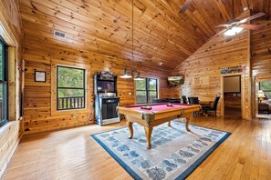 Games room - 5 bdrm |Theater |Gameroom| Hot Tub | Arcade (Gatlinburg)