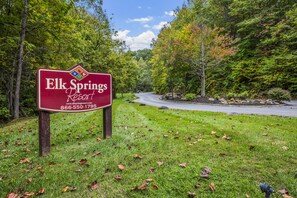 A sign for Elk Springs Resort with a contact number and website. - 5 bdrm |Theater |Gameroom| Hot Tub | Arcade (Gatlinburg)