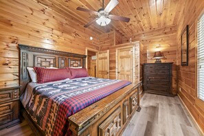 5 slaapkamers, een strijkplank/strijkijzer, internet, beddengoed