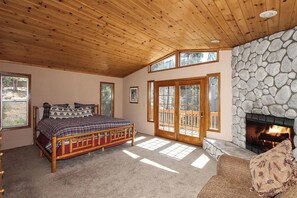 4 عدّة غرف نوم وواي فاي وملاءات أسرّة