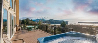 #146 Heron's Perch - Hot Tub, Amazing Views, Espresso Machine