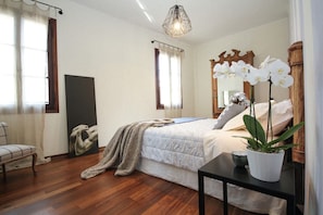 3 Schlafzimmer, Schreibtisch, Bügeleisen/Bügelbrett, kostenloses WLAN