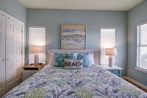 3 bedrooms, iron/ironing board, free WiFi, bed sheets - Something for everyone, gazebo, gameroom, walk to beach, community pool (Port Aransas)