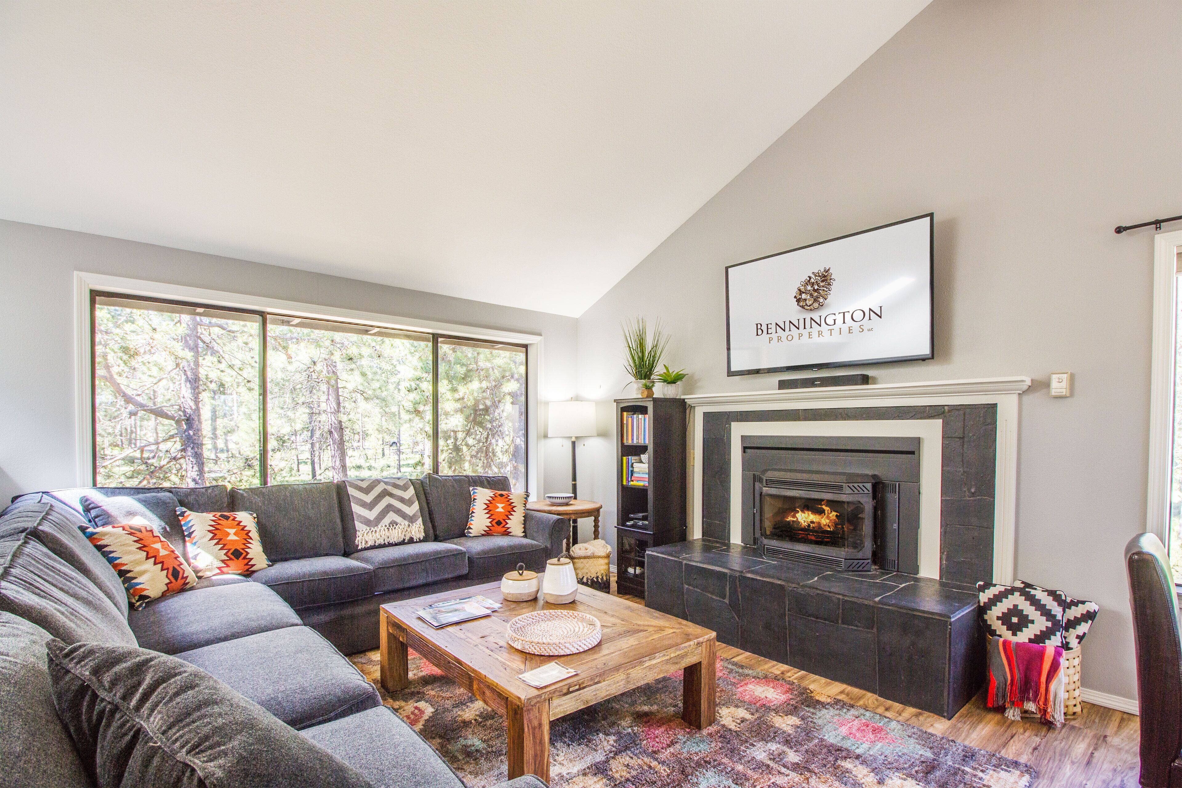 Near Fort Rock Park, Hot Tub, Gas Fireplace, Dog Friendly  - INDI10