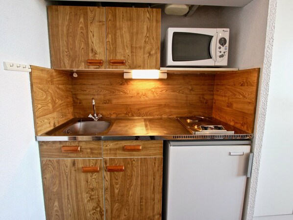 Fridge, microwave, coffee/tea maker