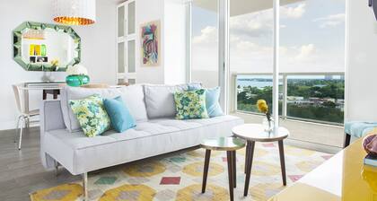 Private 2/2.5 bay view apt. in Coconut Grove Hotel includes parking!