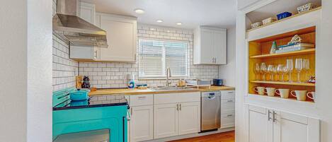 冰箱、微波炉、烤箱、炉灶