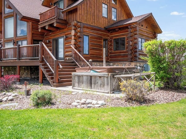 Exterior - Teton Homestead: Teton Summit View Log Home (Driggs)