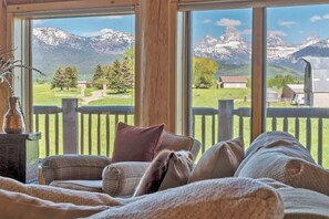 Smart-TV, peis, fotballspill og bøker