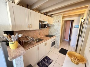 Kühlschrank, Mikrowelle, Ofen