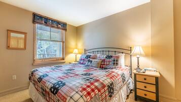 1 bedroom, iron/ironing board, internet, bed sheets